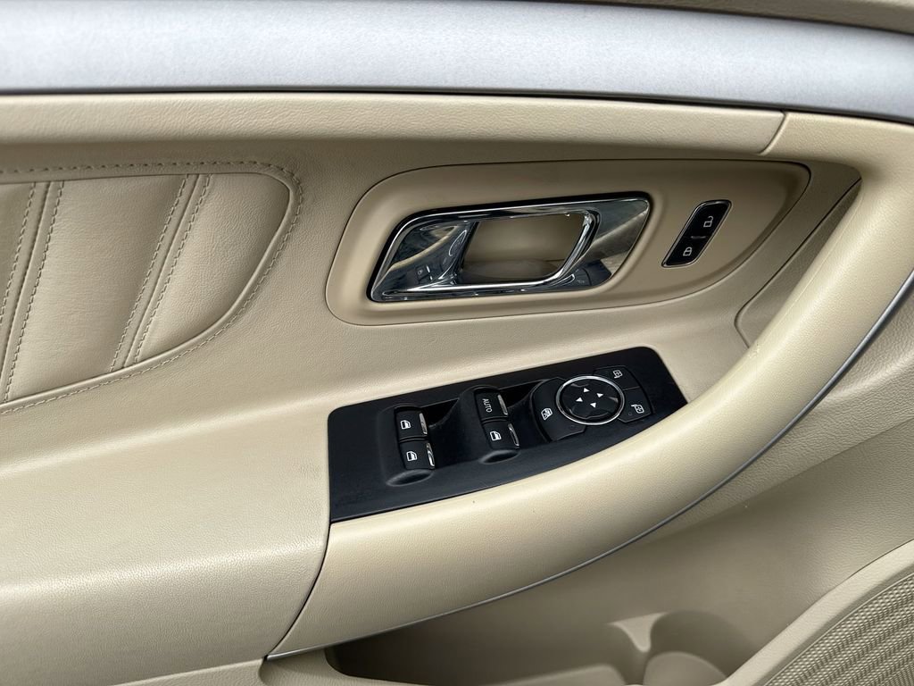Used 2016 Ford Taurus SE FWD image 20