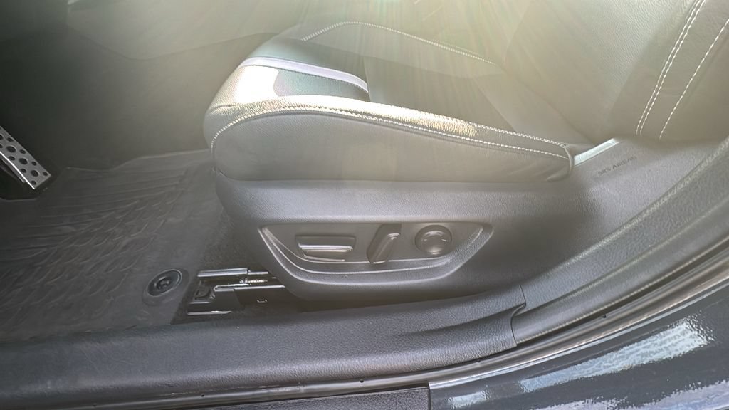 Used 2025 Toyota Camry SE FWD image 8