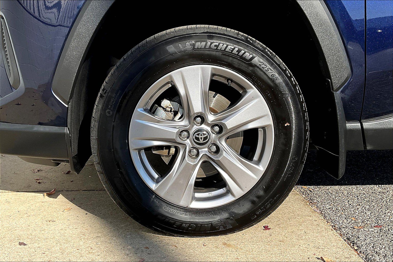 Used 2023 Toyota RAV4 XLE w/ Convenience Package AWD/4WD image 11