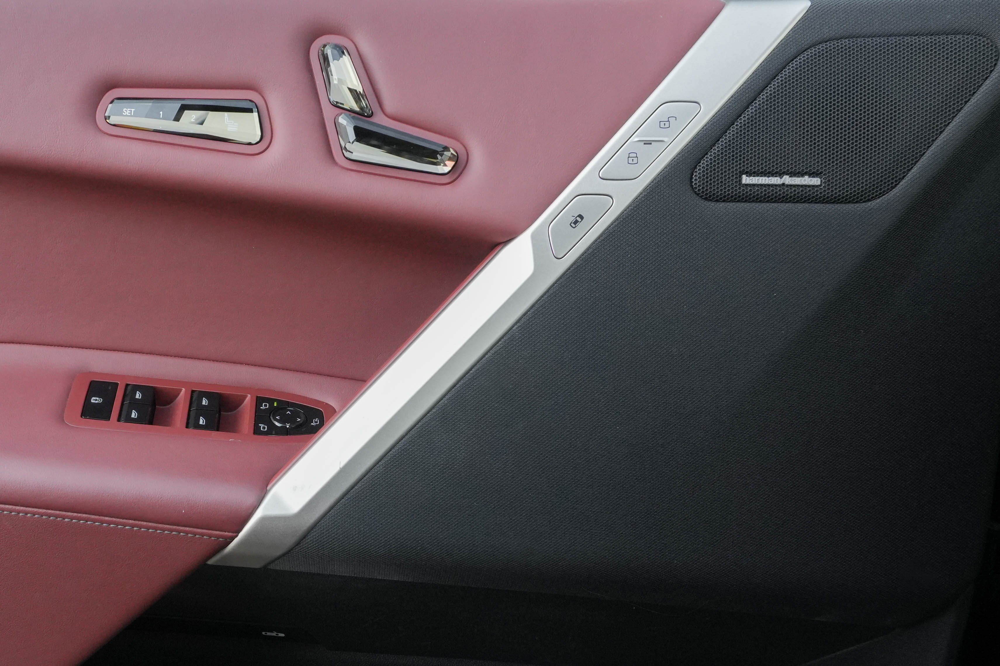 Certified 2023 BMW iX xDrive50 w/ Premium Package AWD/4WD image 13