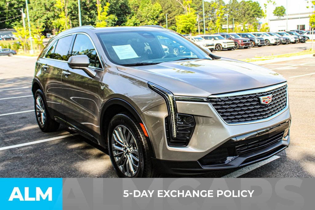 Used 2025 Cadillac XT4 Premium Luxury FWD image 3