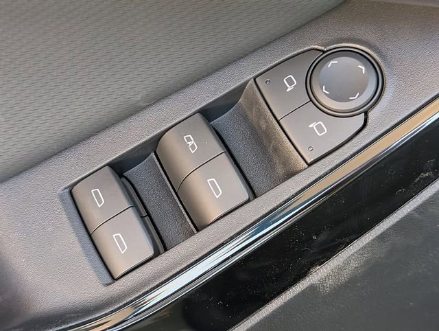New 2026 Chevrolet Equinox LT w/ Safety and Technology Package FWD image 19