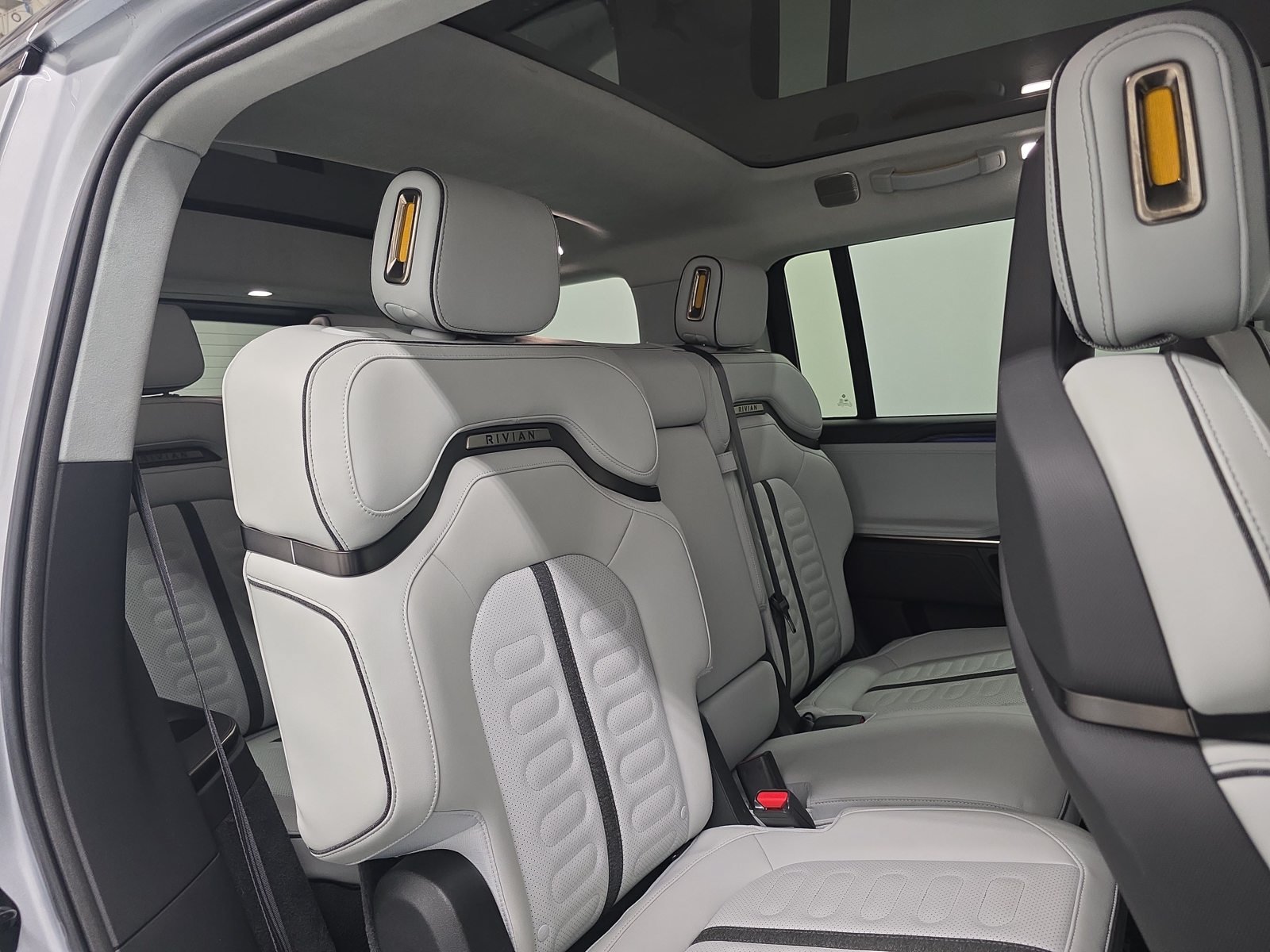 Used 2024 Rivian R1S Adventure Quad AWD/4WD image 23