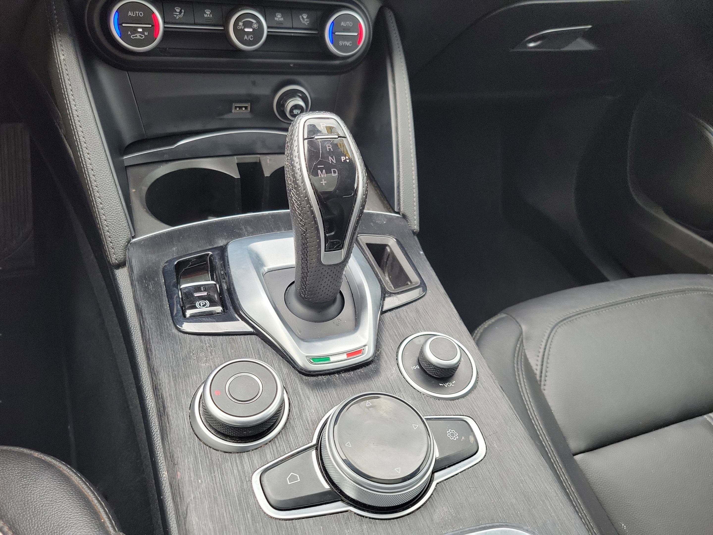 Used 2020 Alfa Romeo Stelvio Sport w/ Quick Order Package 22K Sport RWD image 29