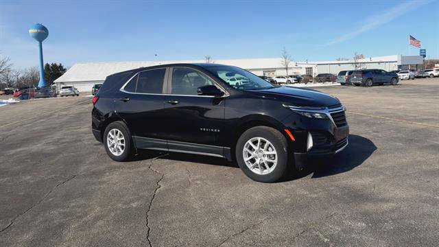 Used 2023 Chevrolet Equinox LT image 2