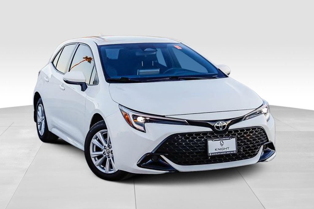 Used 2024 Toyota Corolla SE image 2