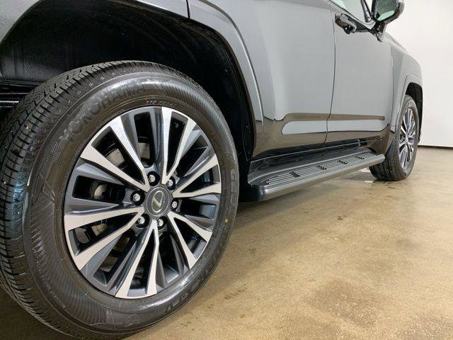 Certified 2025 Lexus LX 600 4WD w/ Interior Upgrade Package image 9