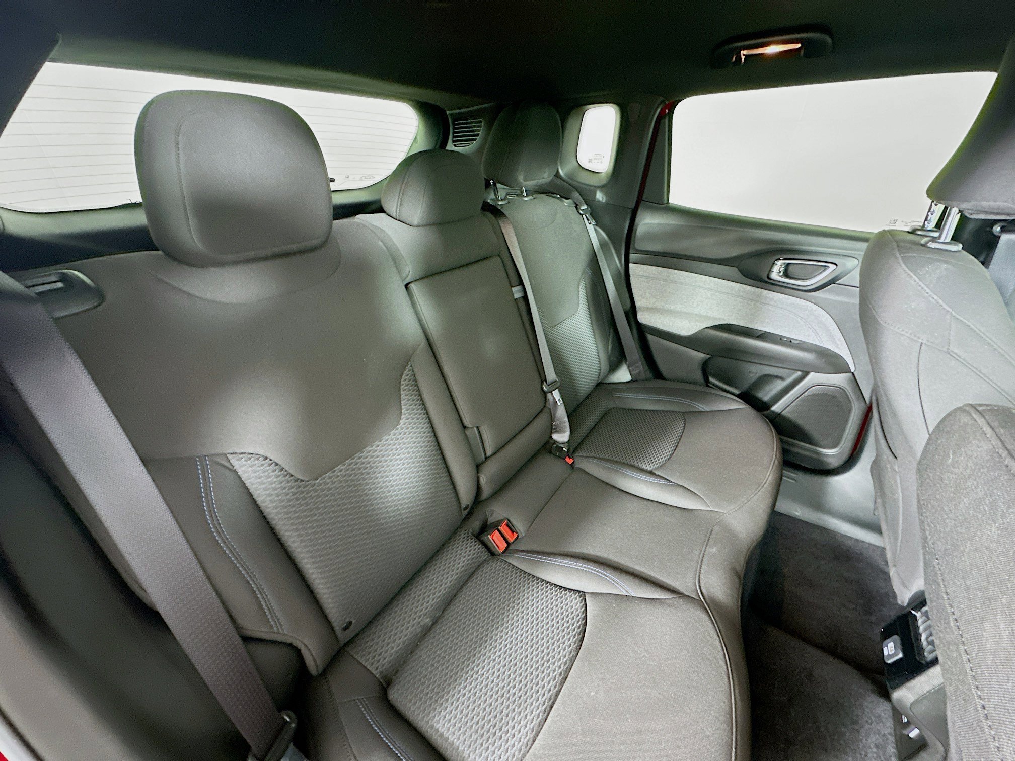 Certified 2025 Jeep Compass Sport image 32