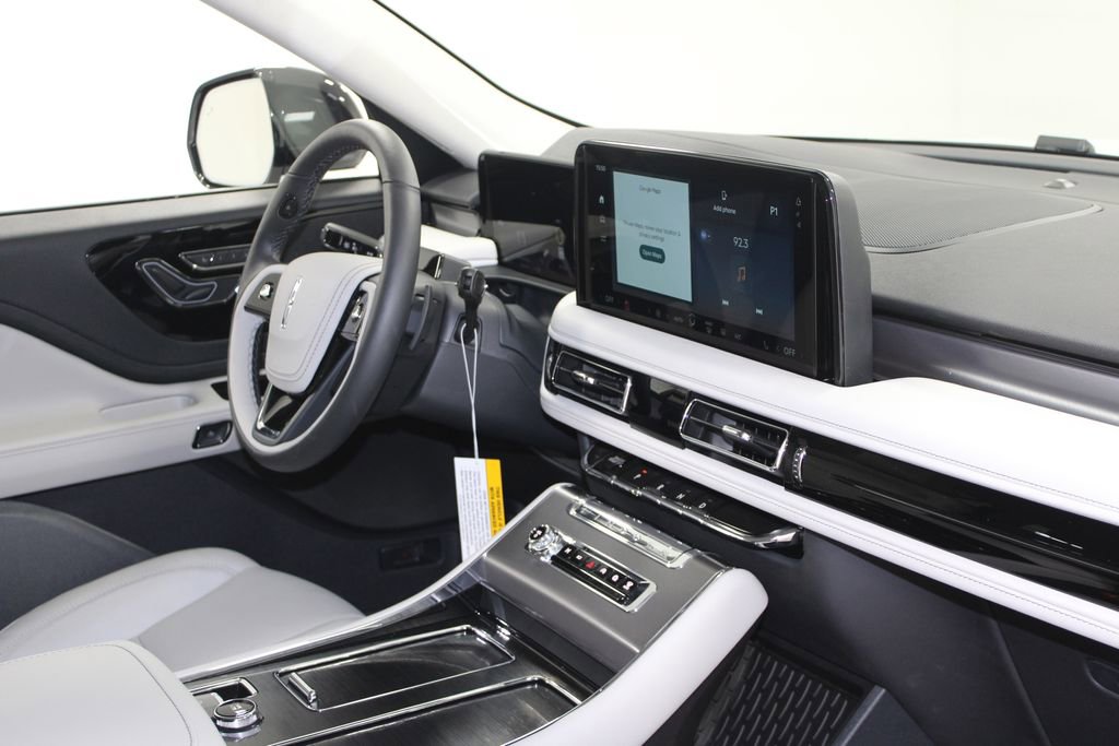 New 2026 Lincoln Aviator 2WD w/ Jet Appearance Package image 31