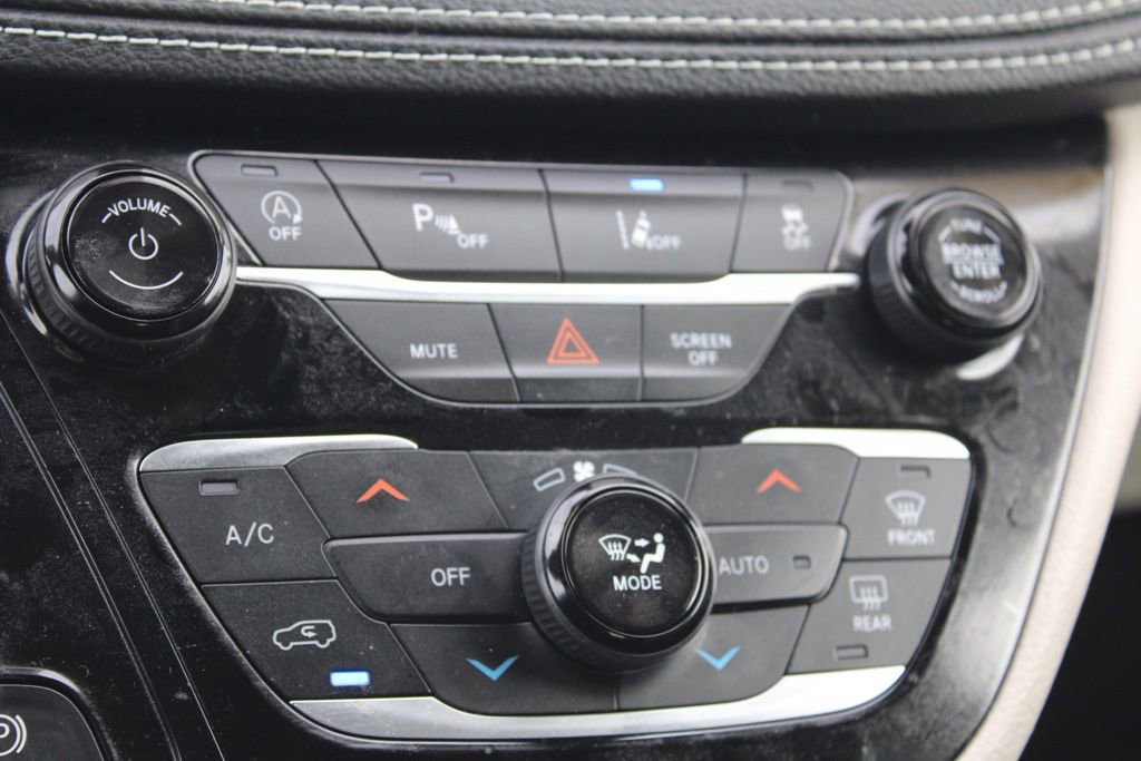 Used 2022 Chrysler Pacifica Touring-L image 40