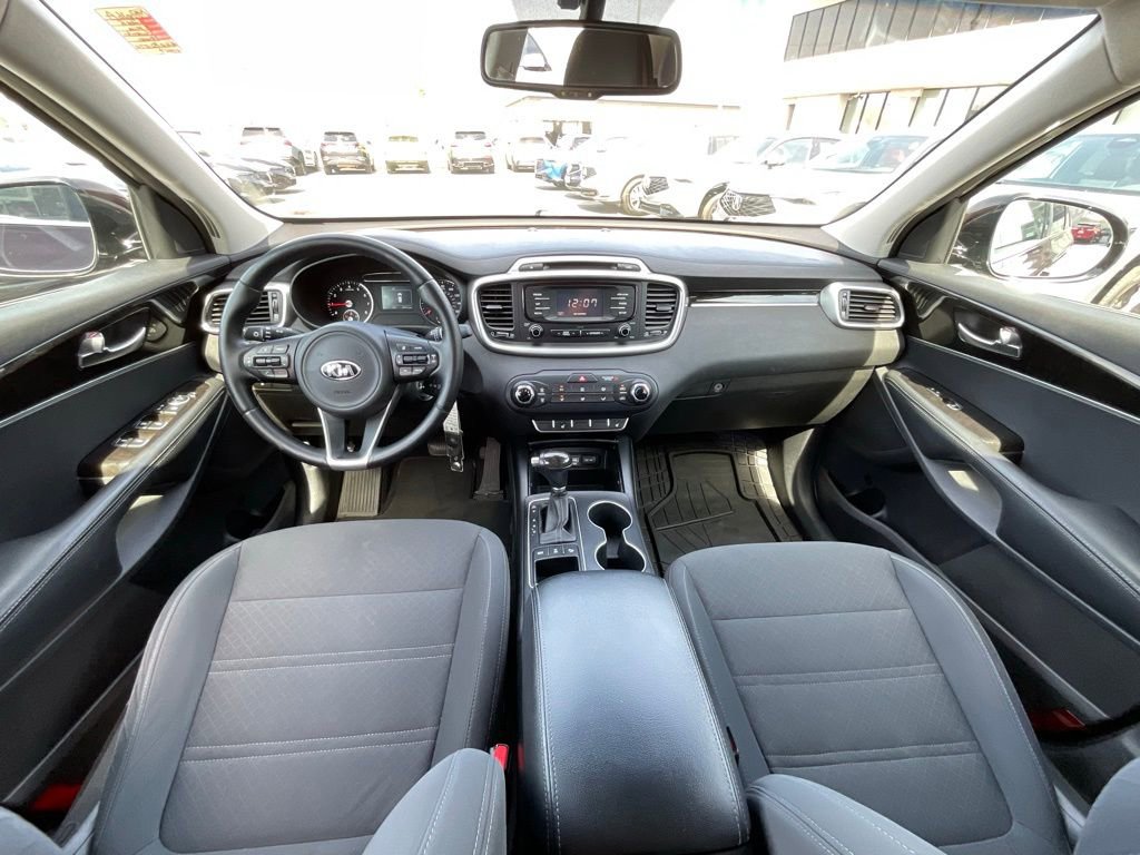Used 2016 Kia Sorento LX w/ LX Convenience Package image 9