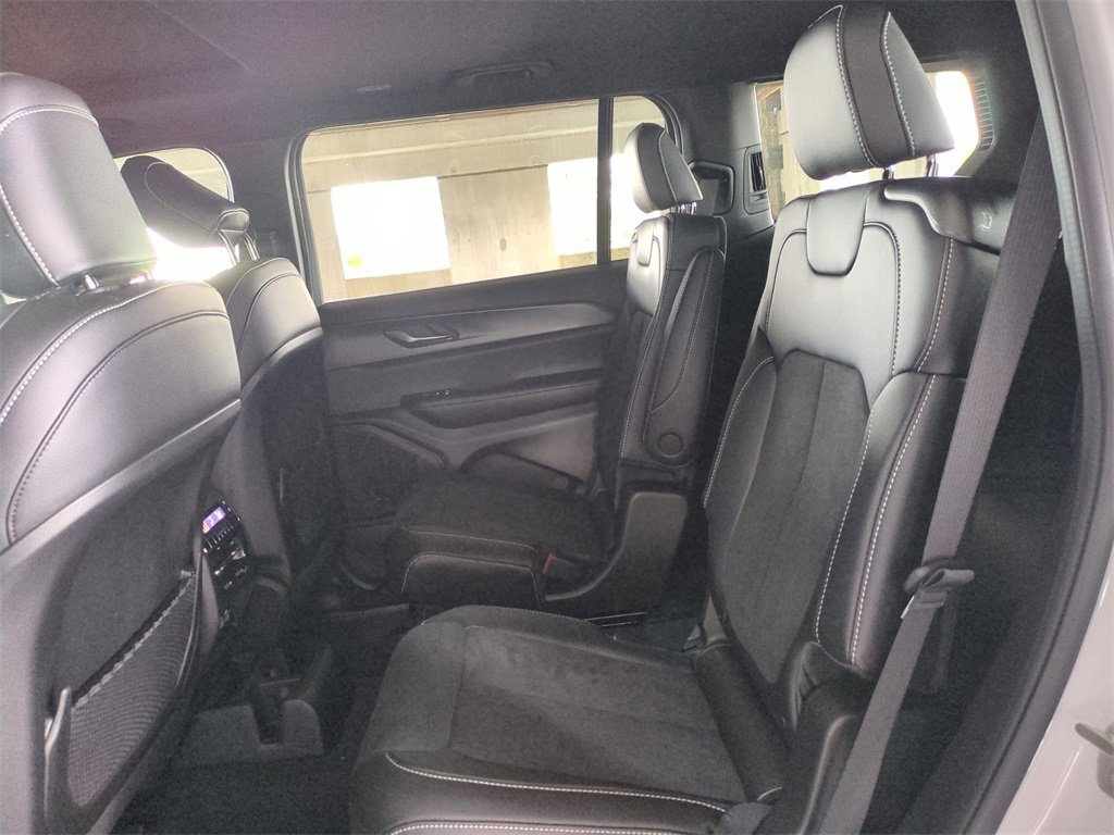 New 2025 Jeep Grand Cherokee L Altitude image 15