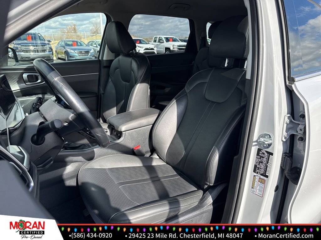 Used 2025 Kia Sorento S image 11