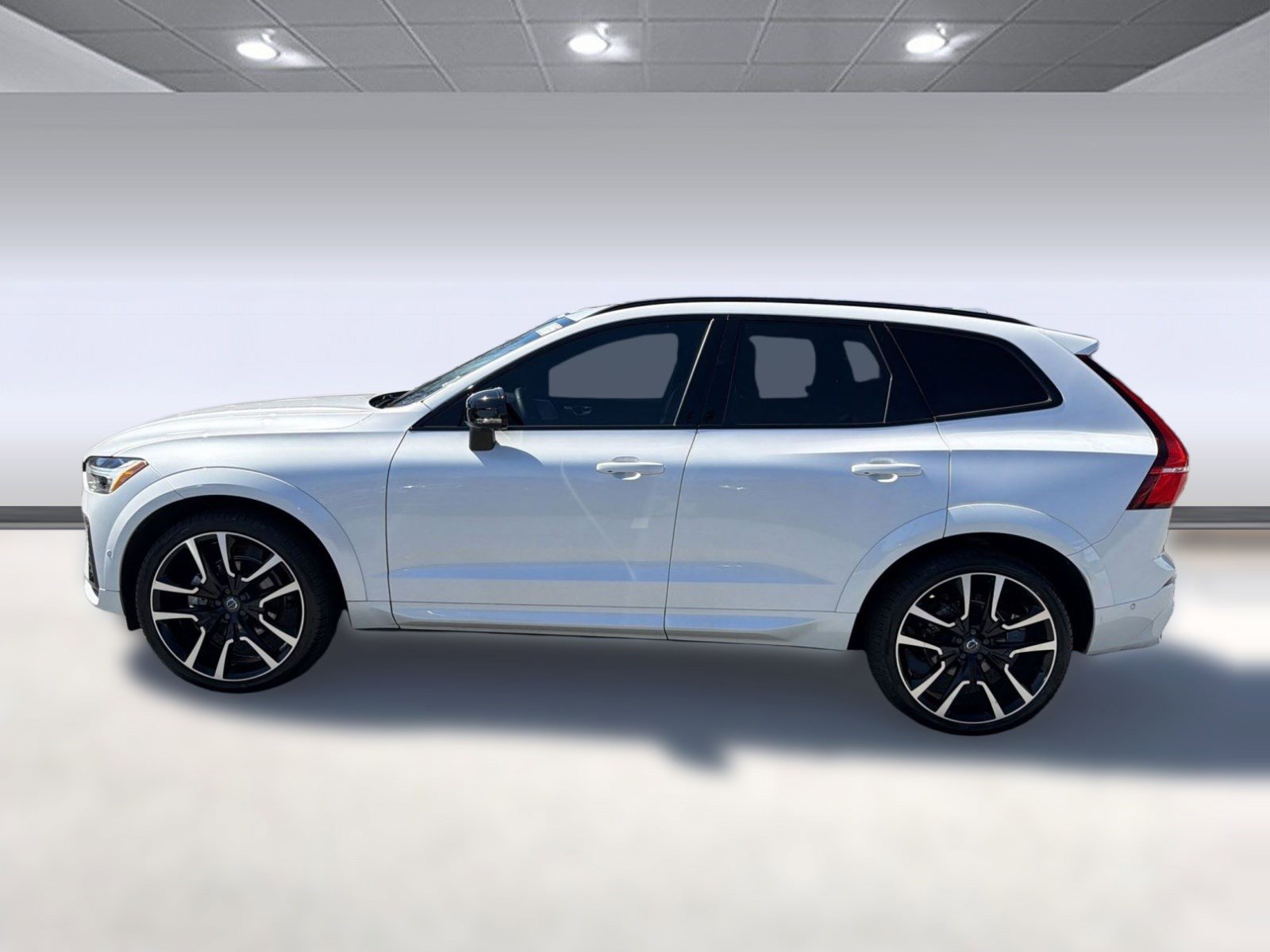 Certified 2024 Volvo XC60 B5 Ultimate w/ Protection Package Premier image 2