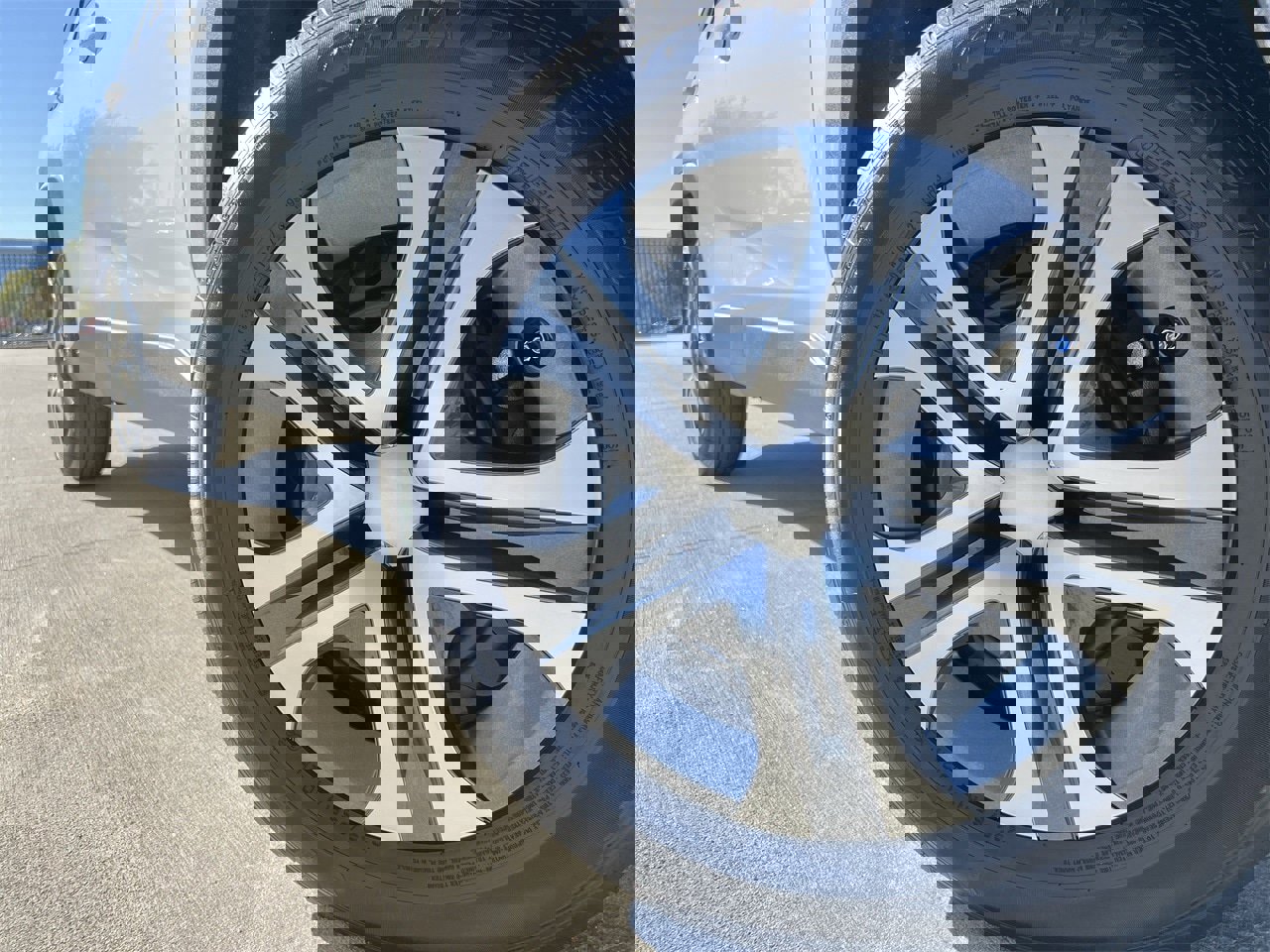 Used 2022 Toyota RAV4 LE image 8