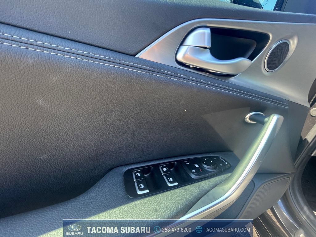 Used 2022 Kia Stinger GT1 AWD/4WD image 11