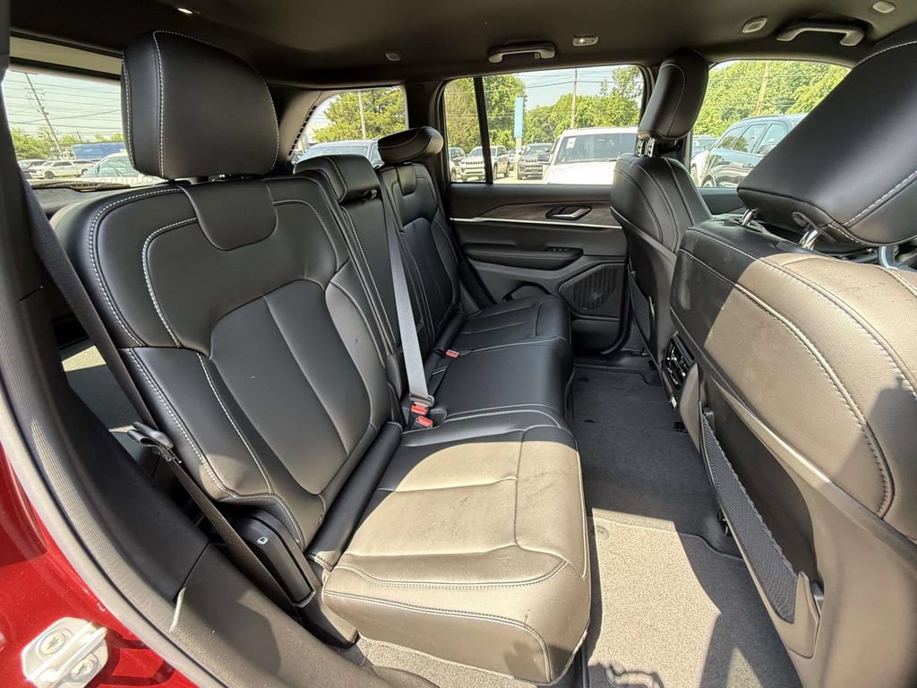 New 2025 Jeep Grand Cherokee Limited w/ Black Appearance Package AWD/4WD image 27