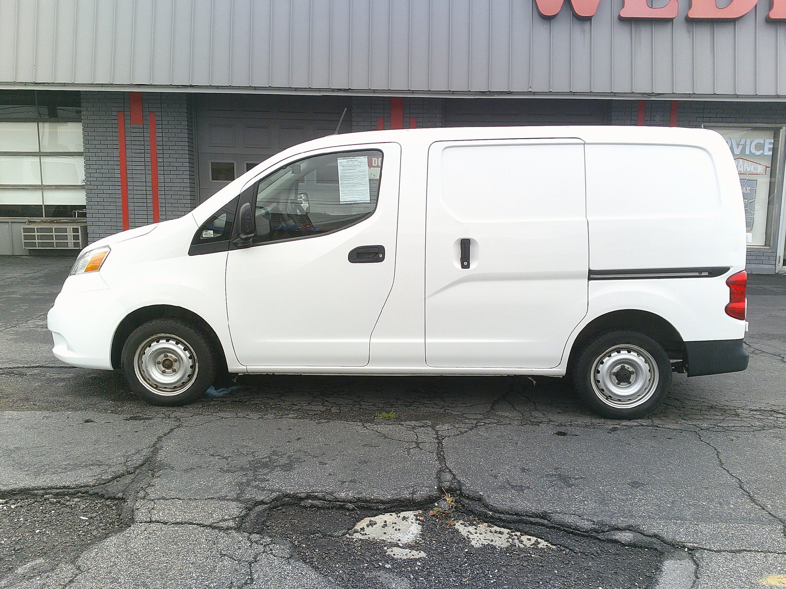 Used 2020 Nissan NV200 S w/ Sliding Glass Door Package FWD image 9