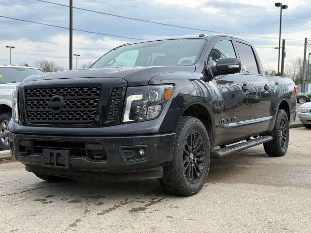 Used 2018 Nissan Titan SV w/ SV Convenience Package image 2