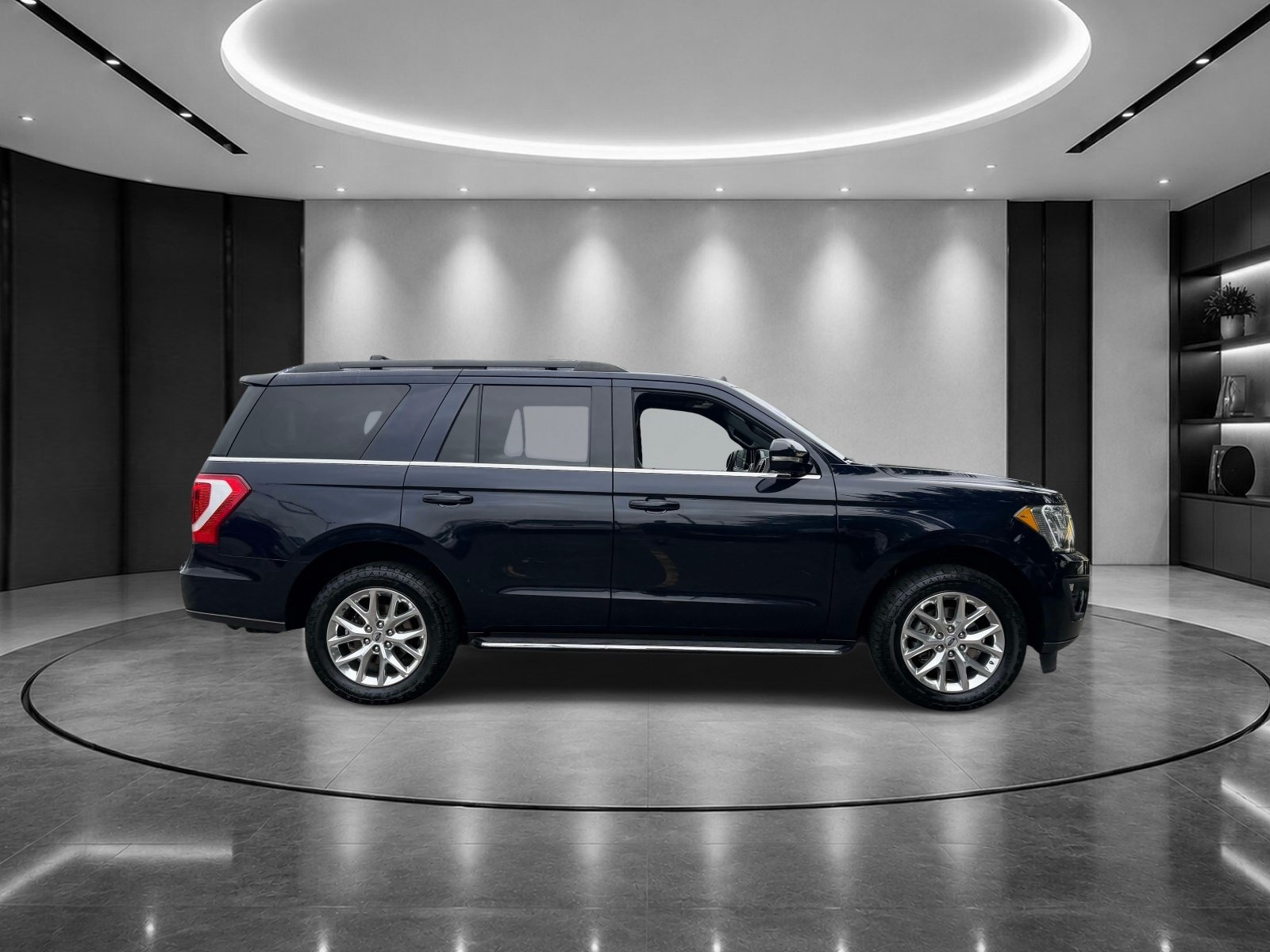 Used 2021 Ford Expedition XLT AWD/4WD image 5