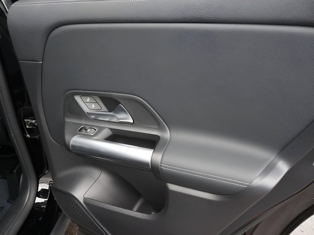 Certified 2025 Mercedes-Benz GLA 250 4MATIC image 21