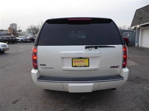 Used 2011 GMC Yukon Denali image 7