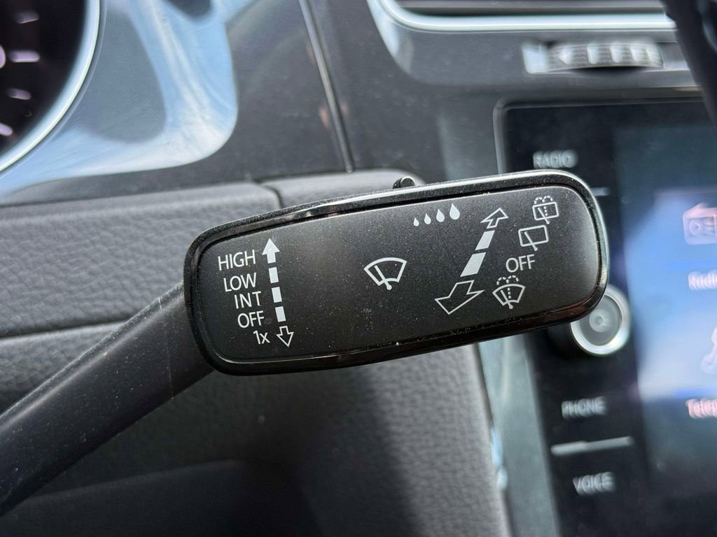 Used 2019 Volkswagen e-Golf SE w/ Driver Assistance Package image 30