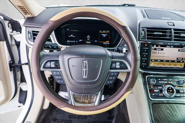 Used 2017 Lincoln Continental Select w/ Climate Package AWD/4WD image 13