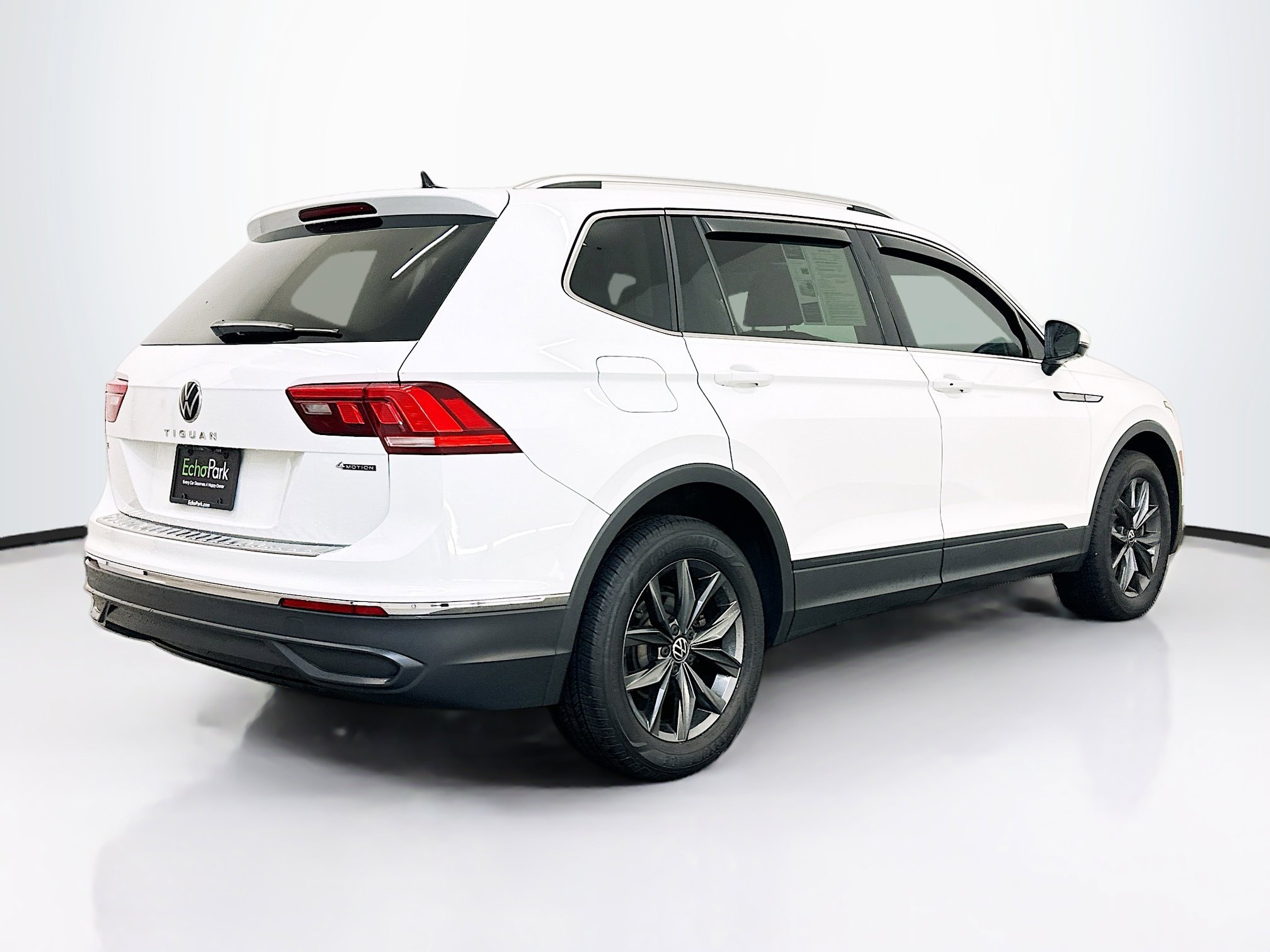 Used 2022 Volkswagen Tiguan SE image 9