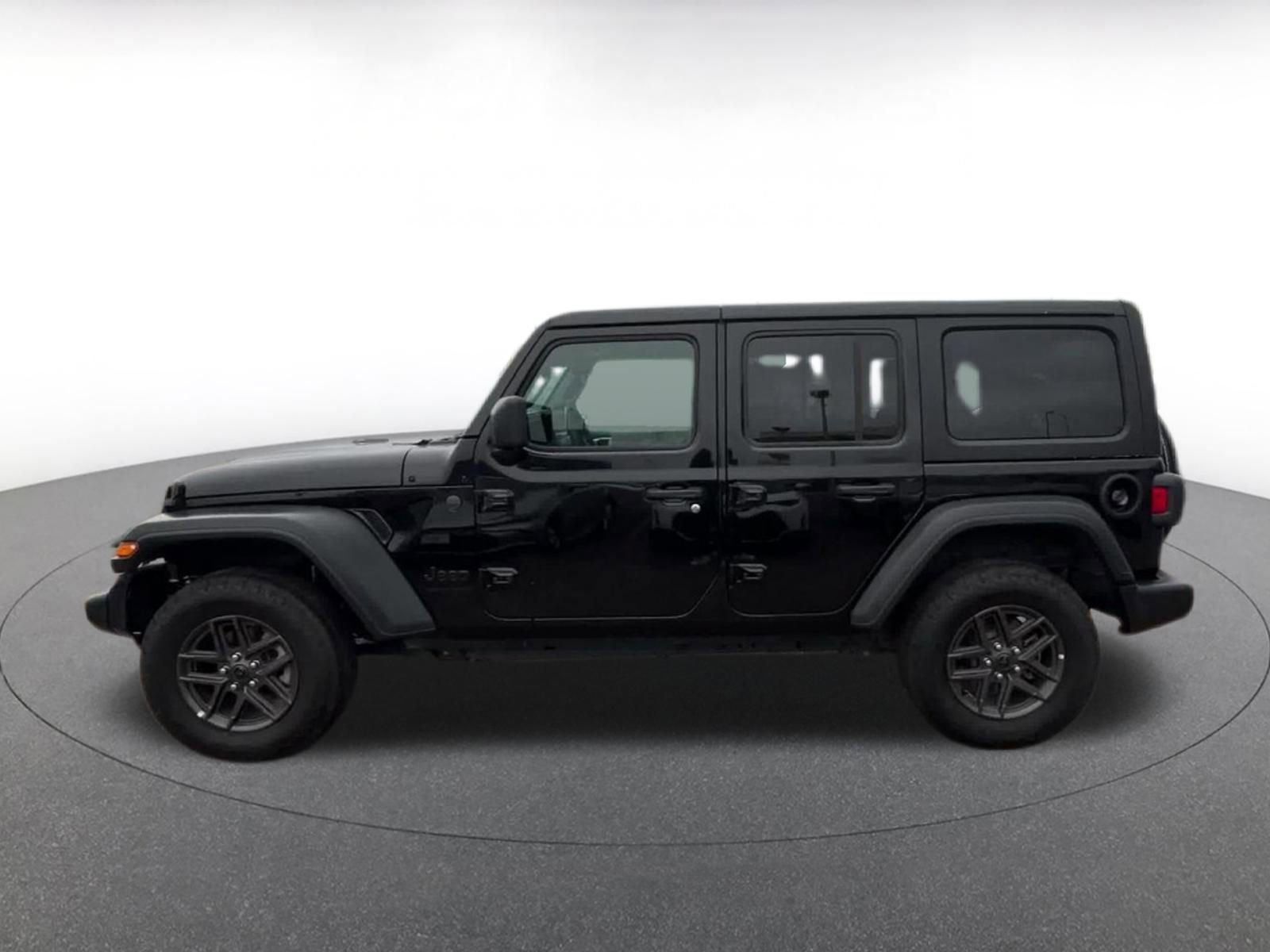Used 2025 Jeep Wrangler Sport S image 4