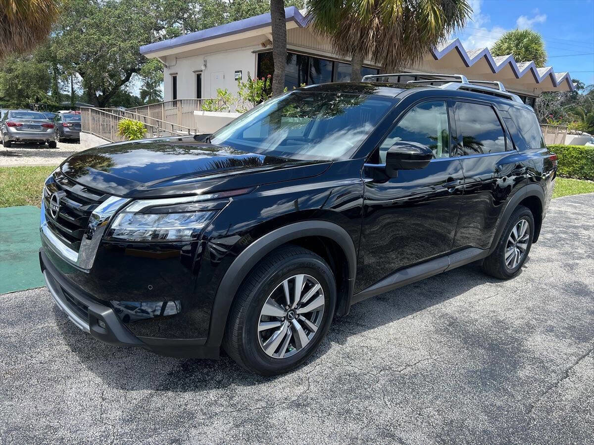 Used 2024 Nissan Pathfinder SL image 2