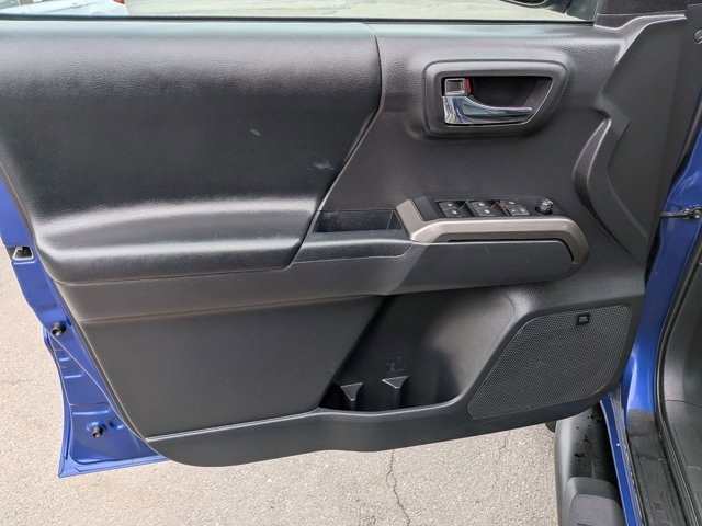 Used 2022 Toyota Tacoma Limited image 9