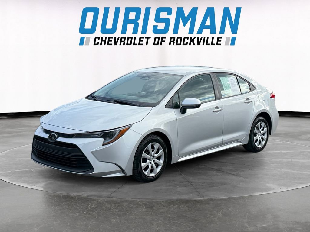 Used 2023 Toyota Corolla LE FWD image 2