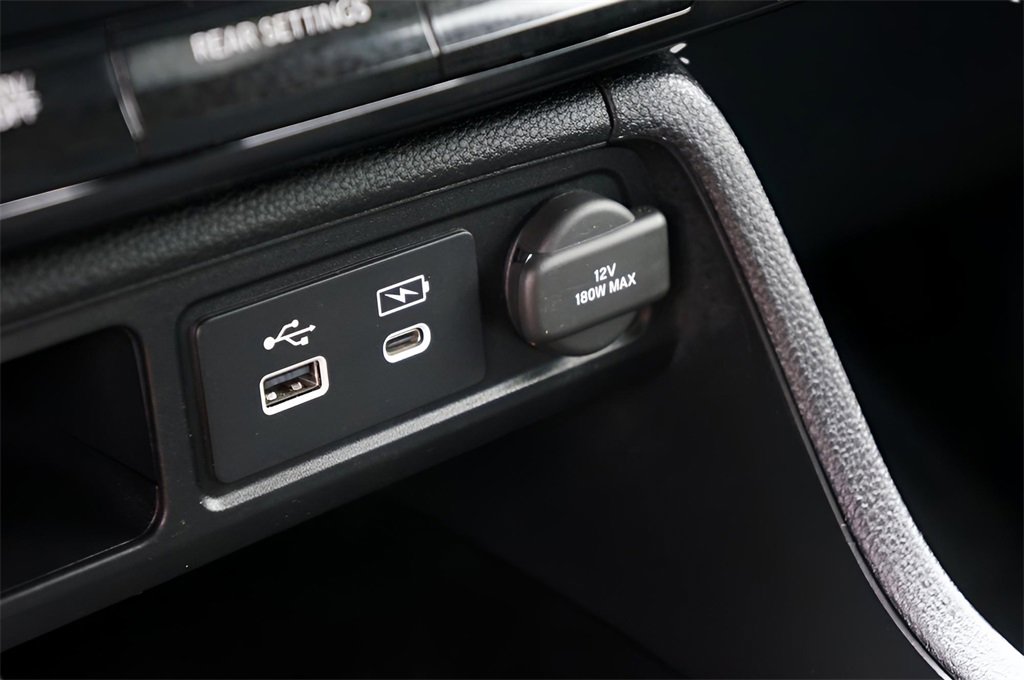 Used 2024 Honda Pilot Touring image 27