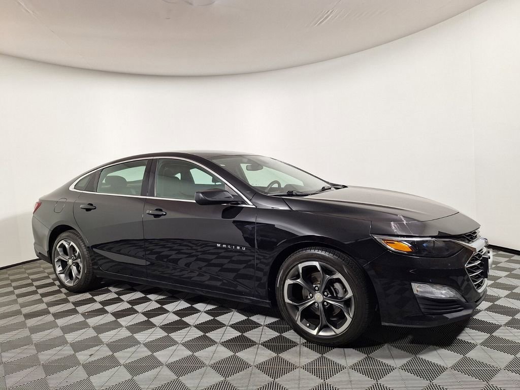 Used 2021 Chevrolet Malibu LT FWD image 3