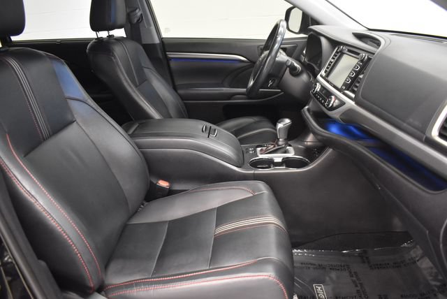 Used 2019 Toyota Highlander SE AWD/4WD image 19