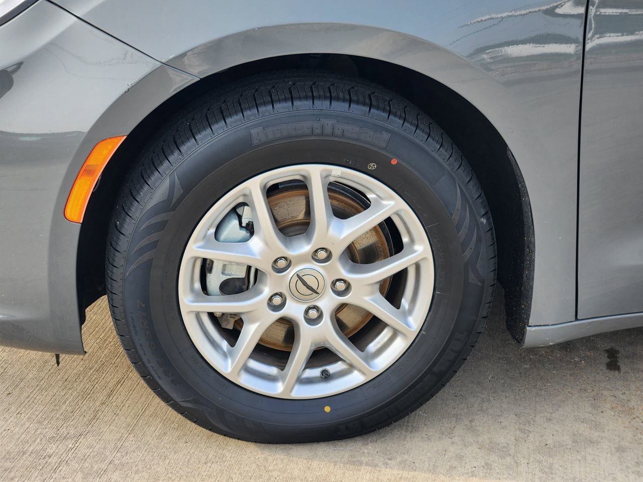 Used 2023 Chrysler Pacifica Touring-L FWD image 11