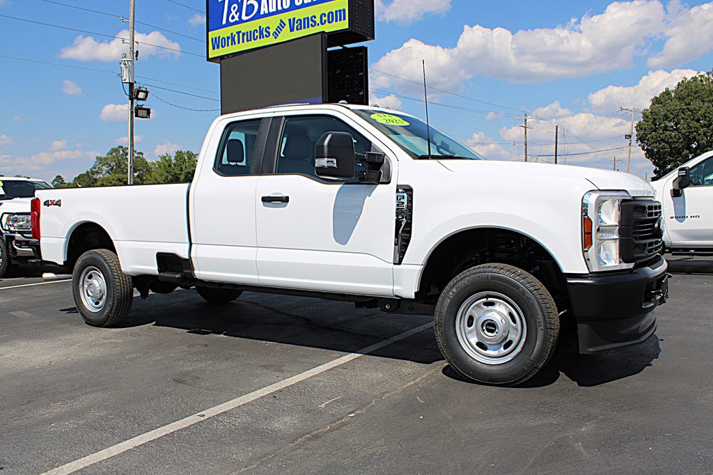 Used 2025 Ford F250 XLT image 2