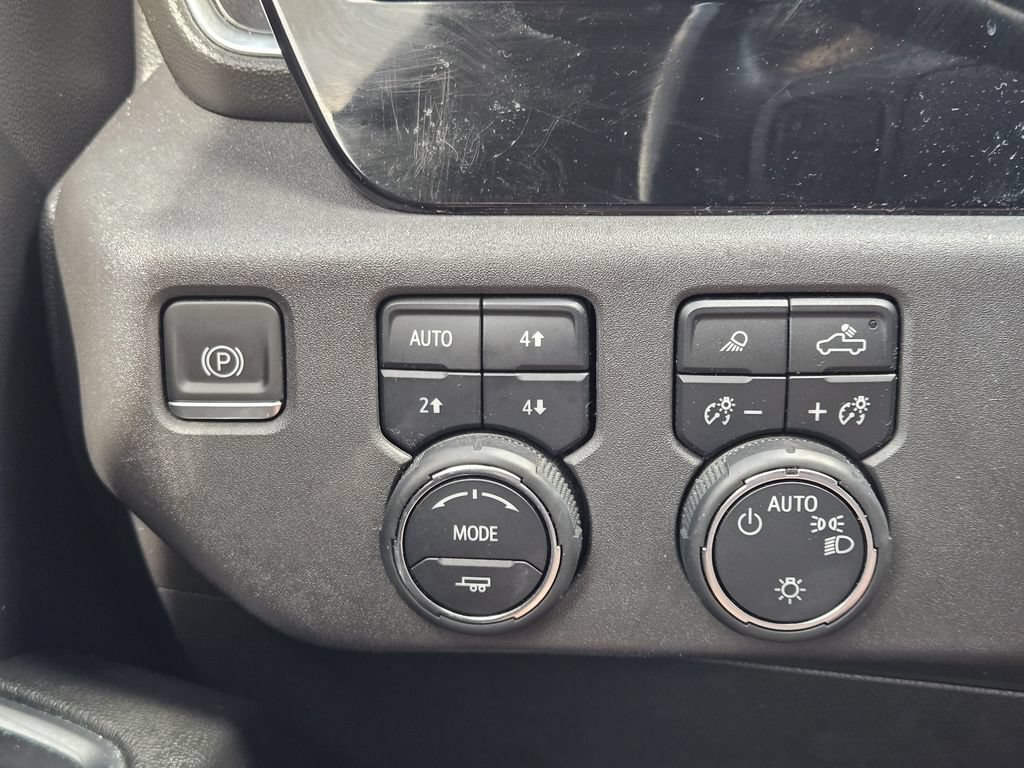 Used 2022 Chevrolet Silverado 1500 LT w/ Z71 Off-Road Package AWD/4WD image 28