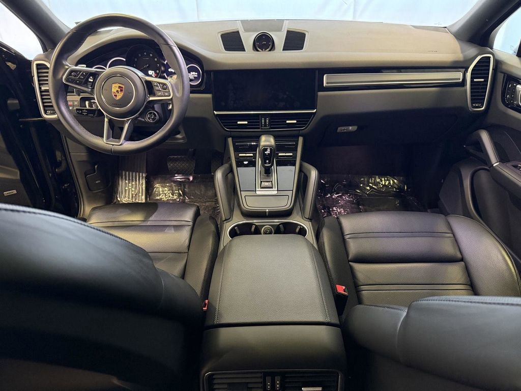 Used 2023 Porsche Cayenne Platinum Edition image 16