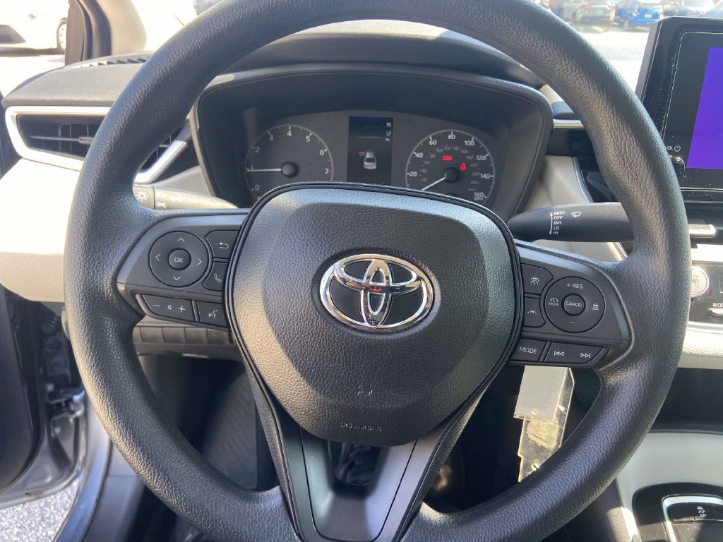 Used 2025 Toyota Corolla LE FWD image 34
