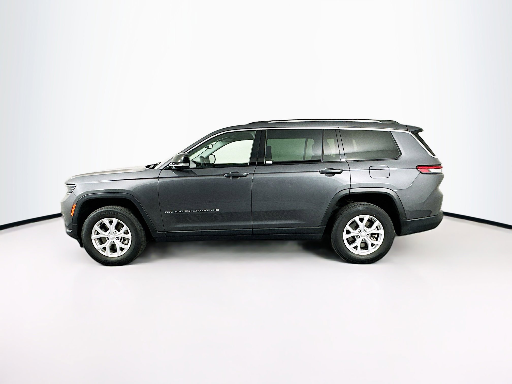 Used 2023 Jeep Grand Cherokee L Limited AWD/4WD image 4