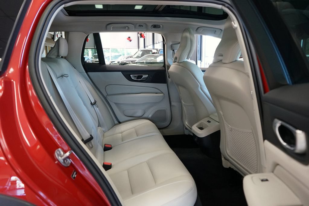 Used 2022 Volvo V60 T5 Cross Country AWD/4WD image 14
