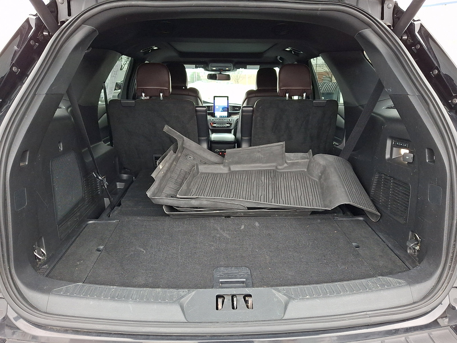 Used 2020 Ford Explorer Platinum w/ Premium Technology Package image 31