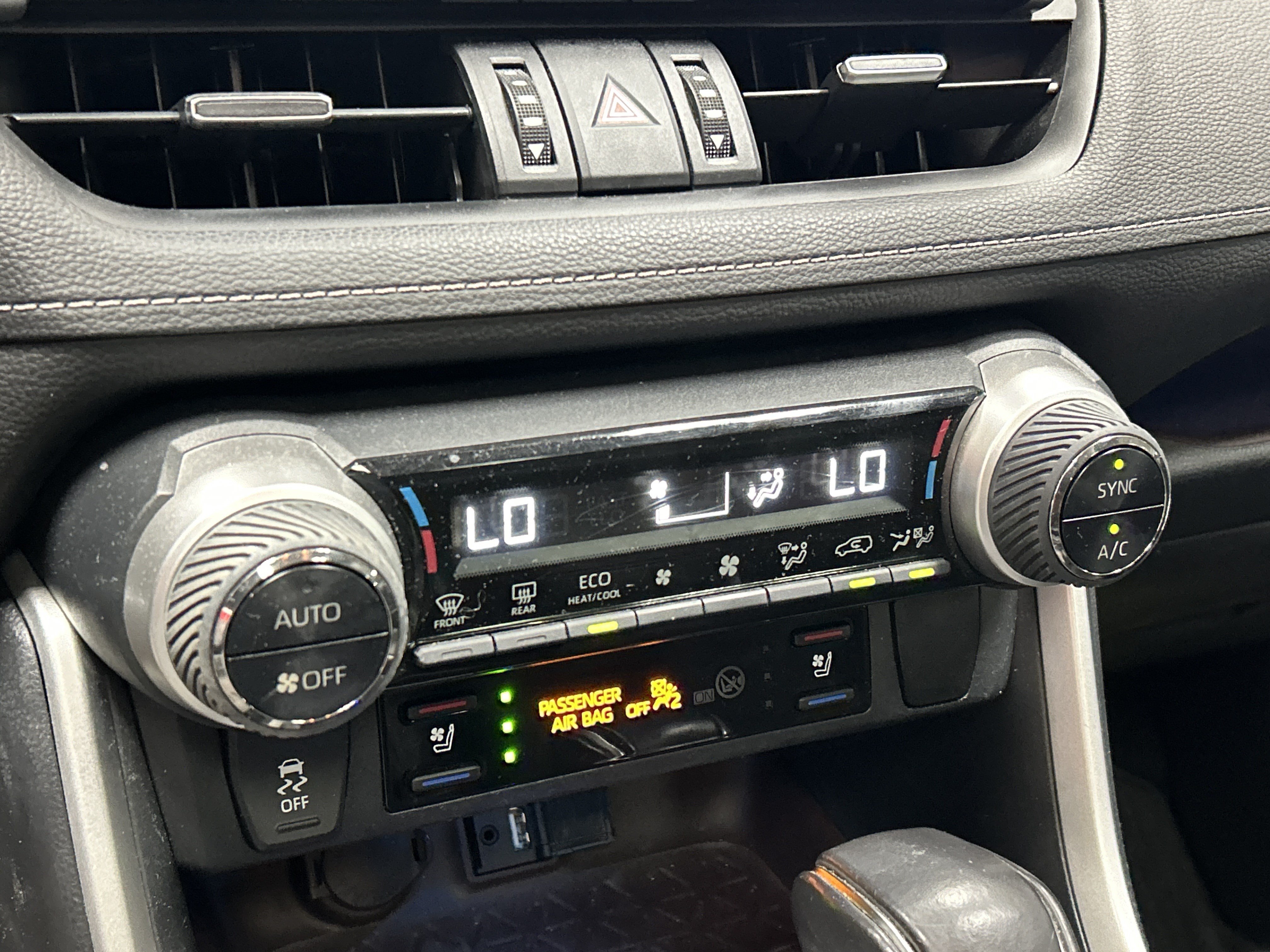Used 2019 Toyota RAV4 Limited FWD image 11