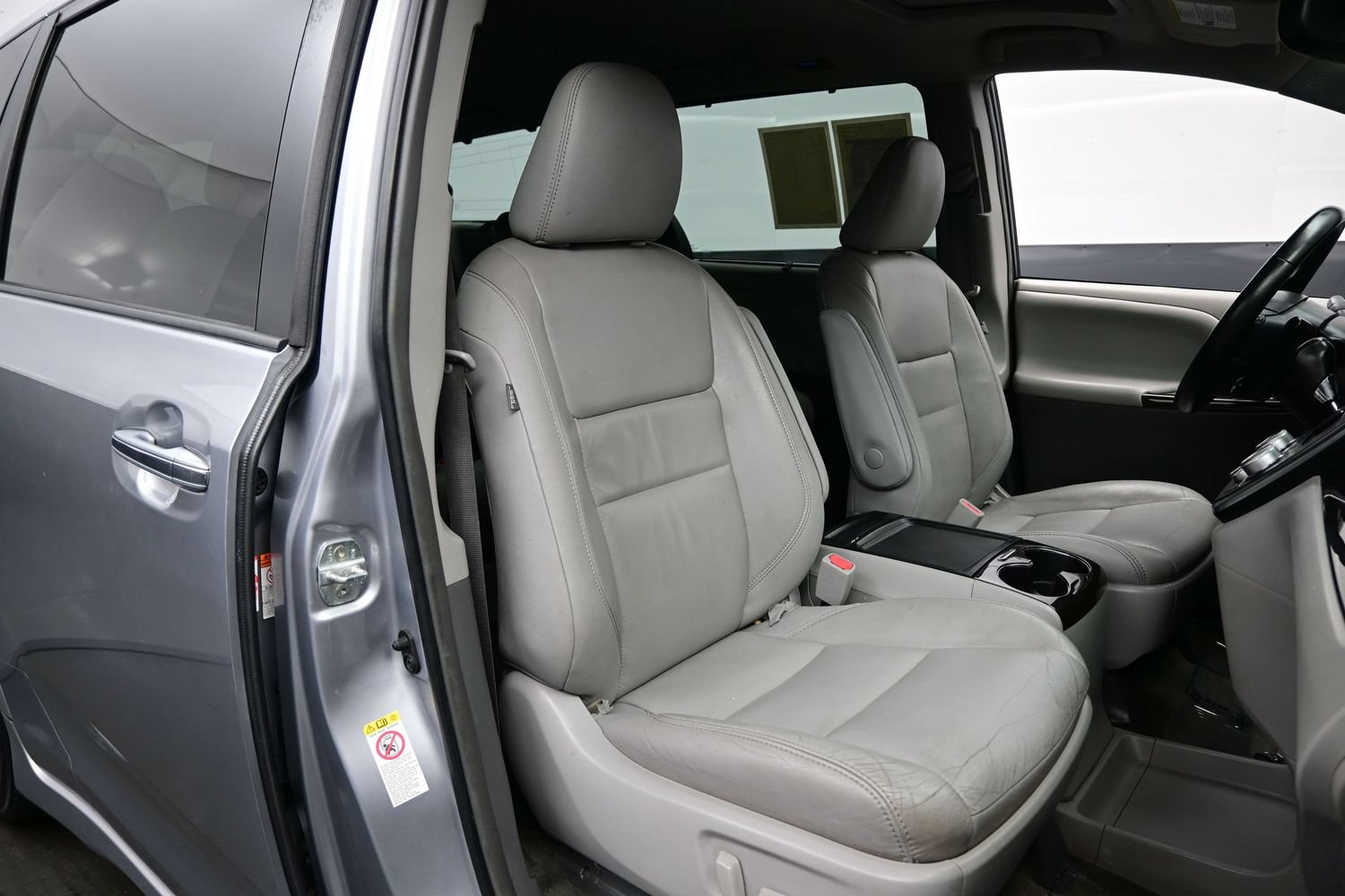 Used 2018 Toyota Sienna XLE FWD image 14