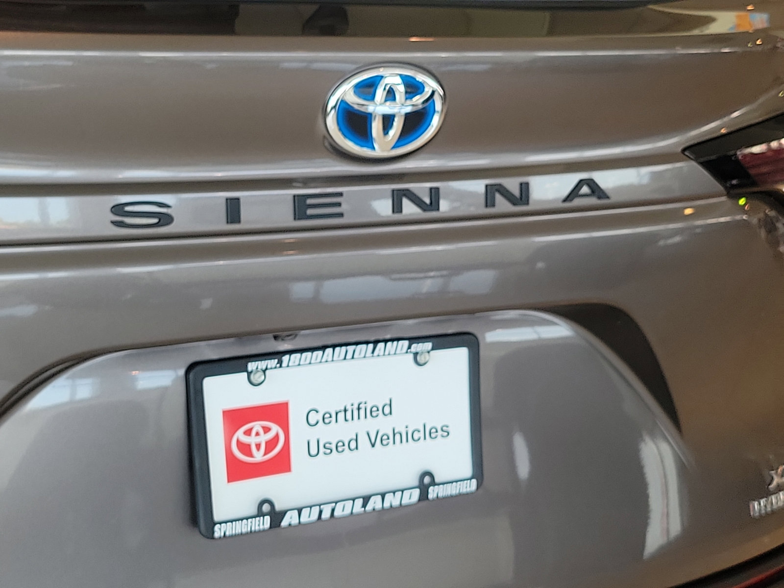 Certified 2023 Toyota Sienna XLE image 25
