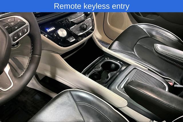 Used 2023 Chrysler Pacifica Limited image 19