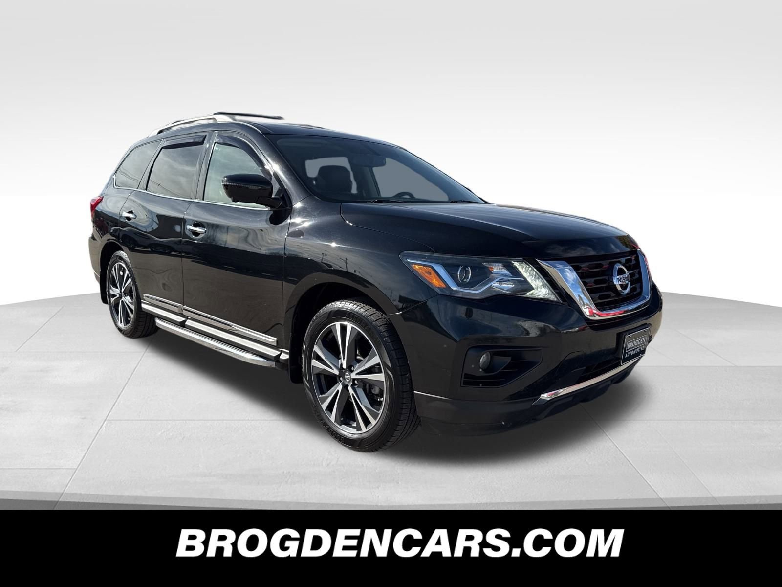 Used 2018 Nissan Pathfinder Platinum image 1