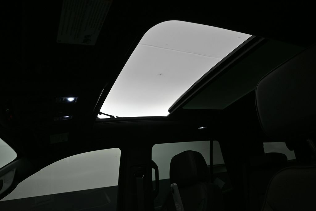 Used 2025 GMC Yukon Denali w/ Sun & Power Step Package RWD image 12